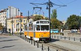 Auch Tatra T6A2B verkehren auf der SL 18. Ab 1990 erhielt das Schmalspurnetz 57 Triebwagen. An der L�wenbr�cke mit historisierten modernen Fahrleitungsmasten am 17.09.2015